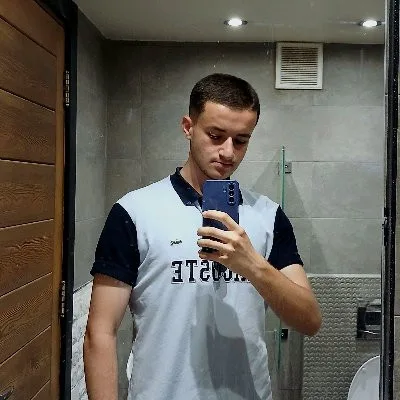 صورة عمر عزيزة
